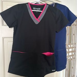 2/$12 Greys Anatomy 2 pocket scrub tops size XS